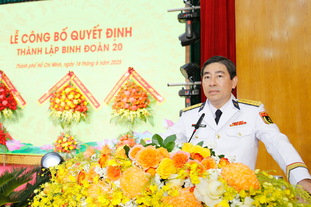 Đại tá Ngô Minh Thuấn, Tư lệnh Binh đoàn 20, Chủ tịch kiêm Tổng giám đốc Tổng công ty Tân Cảng Sài Gòn phát biểu tại buổi lễ. 8.jpg