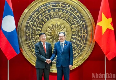 Chủ tịch Quốc hội Trần Thanh Mẫn hội kiến Tổng Bí thư, Chủ tịch nước Lào Thongloun Sisoulith. (Ảnh: DUY LINH)