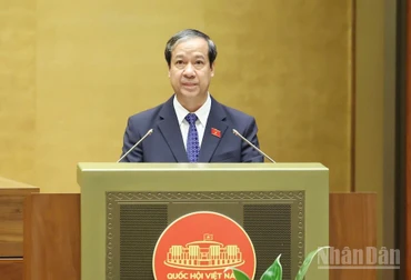 Bộ trưởng Giáo dục và Đào tạo Nguyễn Kim Sơn trả lời chất vấn của các đại biểu Quốc hội. (Ảnh: DUY LINH)