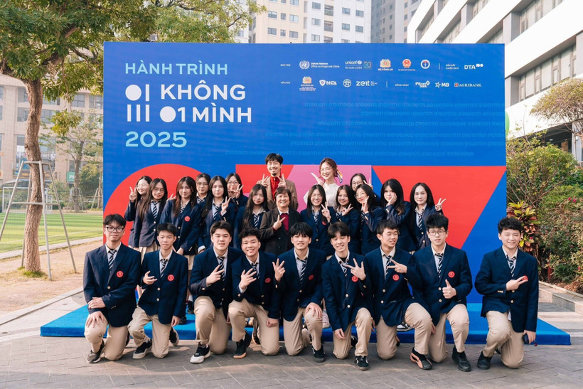 Chiến dịch Không 1 mình do Liên minh Niềm tin số khởi xướng với mục tiêu nâng cao nhận thức, kỹ năng an toàn số của trẻ em, thanh thiếu niên trên không gian mạng.