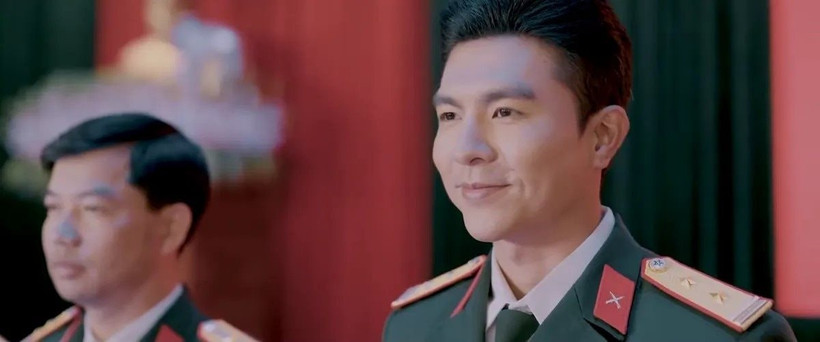 Diễn viên Steven Nguyễn (bên phải ảnh) đảm nhận vai chính trong phim.