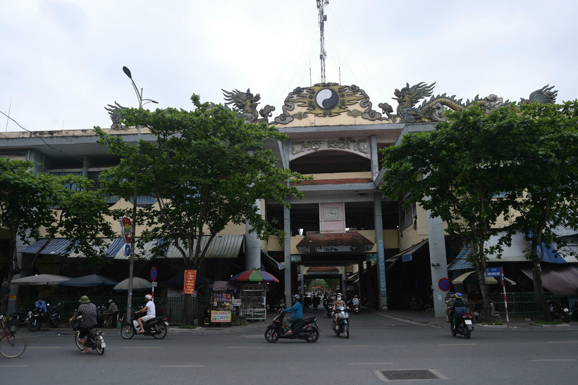 Quang cảnh chợ Rồng Nam Định. Báo Nam Định