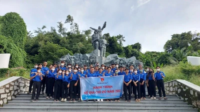 Tuổi trẻ Kiên Giang tổ chức hành trình thăm "địa chỉ đỏ" Di tích lịch sử-thắng cảnh quốc gia Ba Hòn.