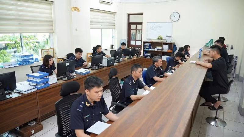 Bộ Tài chính đã đề xuất sửa đổi, bổ sung một số điều của Luật Hải quan, tập trung tháo gỡ điểm nghẽn pháp lý, mở rộng ưu tiên cho doanh nghiệp công nghệ cao, đặc biệt trong lĩnh vực bán dẫn. (Ảnh: CHQ)