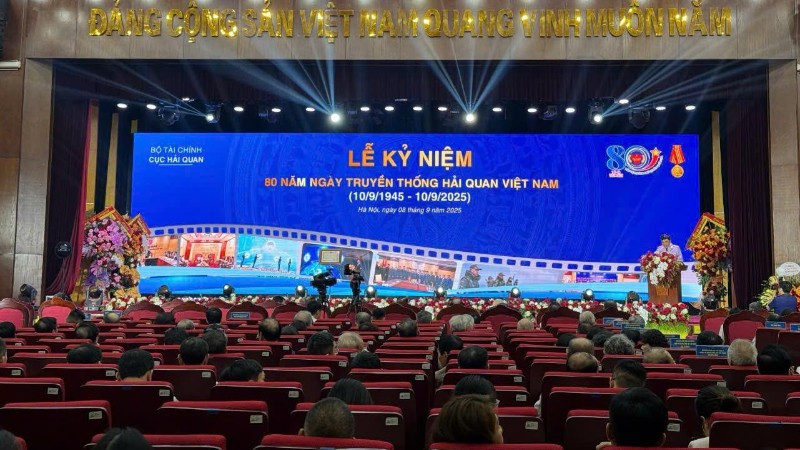 Toàn cảnh buổi lễ kỷ niệm 80 năm Ngày truyền thống Hải quan Việt Nam.