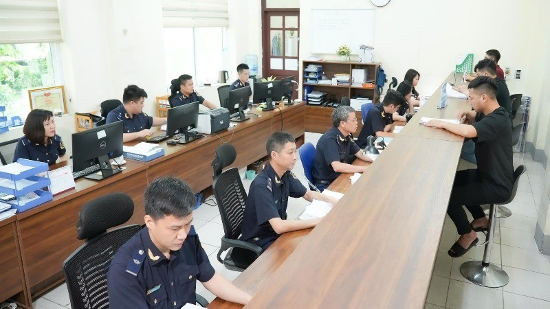 Trong ngày đầu tiên triển khai hệ thống mới, toàn ngành ghi nhận 50,3 nghìn tờ khai hải quan được tiếp nhận. (Ảnh: CHQ)