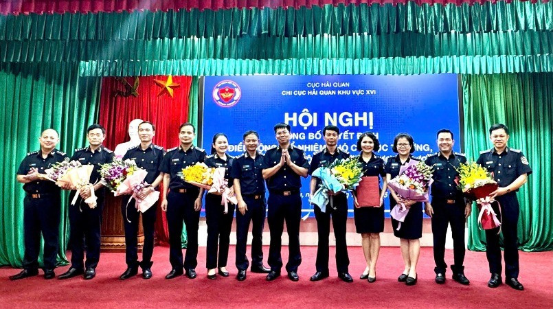 Ngay trong ngày đầu vận hành, Chi cục đã tổ chức hội nghị công bố các quyết định về công tác tổ chức, cán bộ. (Ảnh: CHQ)