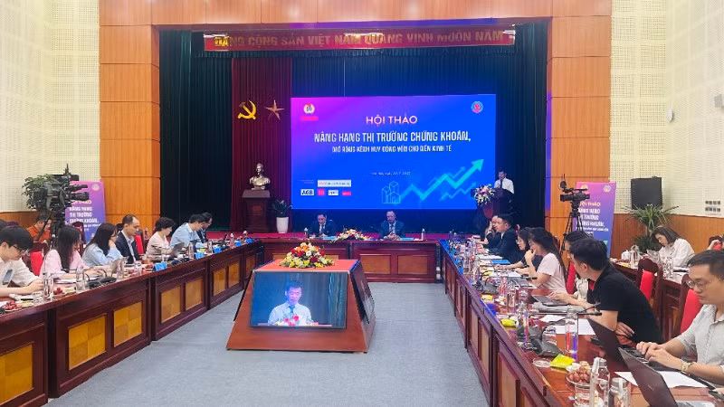 Toàn cảnh hội thảo chuyên đề “Nâng hạng thị trường chứng khoán, mở rộng kênh huy động vốn cho nền kinh tế”. (Ảnh: MINH PHƯƠNG)