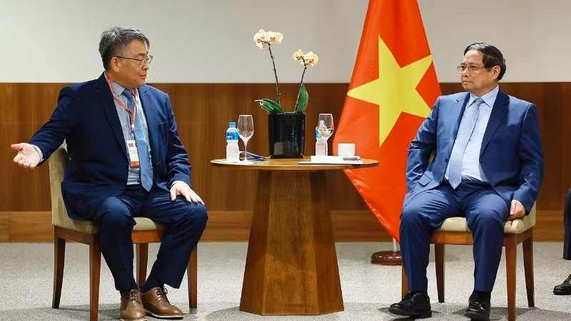 Thủ tướng Phạm Minh Chính tiếp lãnh đạo Tập đoàn Granja Fujikura, hoạt động trong lĩnh vực nông nghiệp công nghệ cao tại Brazil, thuộc hệ thống Granja Fujikura. (Ảnh: Dương Giang-TTXVN) 