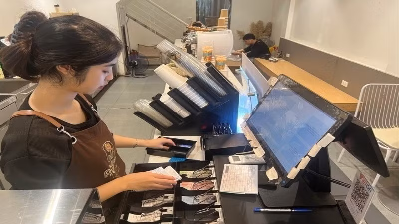 Cục Thuế đề nghị các tổ chức phối hợp cơ quan thuế để tuyên truyền về lợi ích, quy trình đăng ký và sử dụng hóa đơn điện tử từ máy tính tiền. (Ảnh: MINH PHƯƠNG)