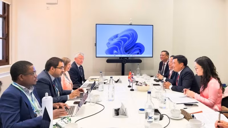 Đoàn công tác của Cục Hải quan Việt Nam do Cục trưởng Nguyễn Văn Thọ làm Trưởng đoàn đã triển khai làm việc song phương với Cơ quan Thuế và Hải quan Anh (HMRC) và Cơ quan Bảo vệ Biên giới Anh (UKBF). (Ảnh: CHQ)