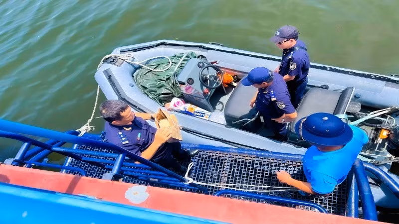 Từ 19/5 đến 15/6/2025 Chi cục Điều tra chống buôn lậu (Cục Hải quan) triển khai tháng cao điểm kiểm tra, kiểm soát chống buôn lậu và gian lận thương mại trên toàn tuyến miền trung. (Ảnh: CHQ)