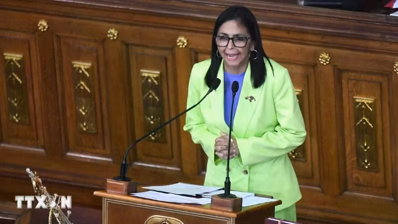 Tổng thống lâm thời Venezuela Delcy Rodriguez phát biểu tại Caracas. (Ảnh: THX/TTXVN) 