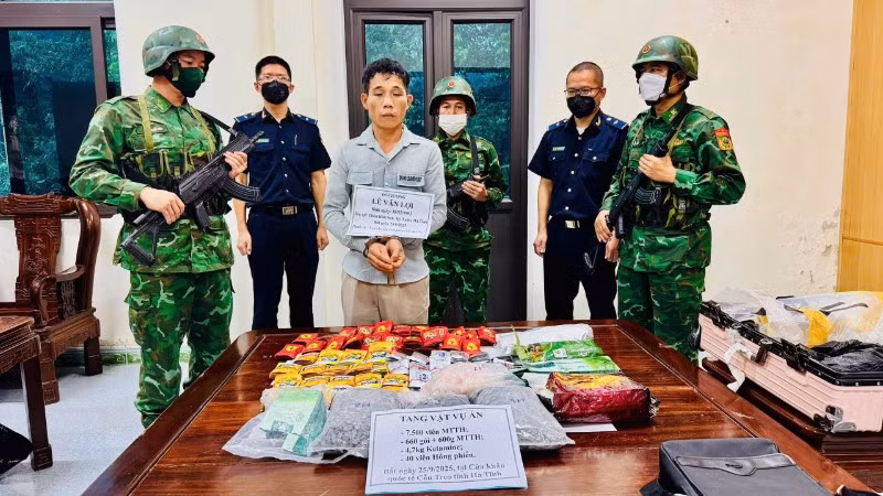 Sự phối hợp giữa các lực lượng chức năng giữ vai trò then chốt trong đấu tranh chống buôn lậu và hàng giả.