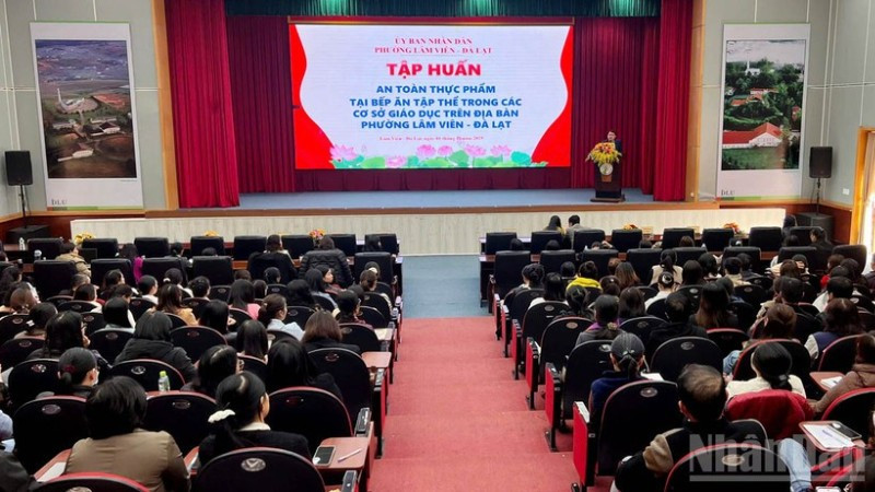 Quang cảnh tập huấn.