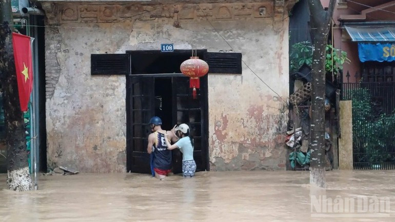 Bão, lũ gây thiệt hại nặng nề ở nhiều tỉnh miền bắc. (Ảnh: BÁO NHÂN DÂN)