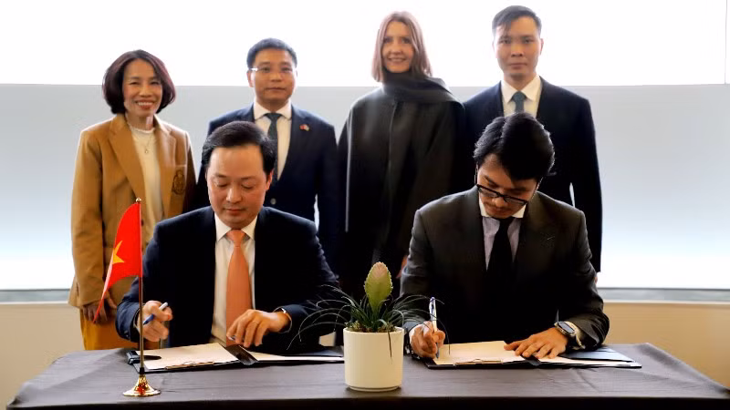 Bộ Tài chính Việt Nam ký Biên bản ghi nhớ hợp tác với Ngân hàng JP Morgan - một trong những định chế tài chính hàng đầu thế giới.