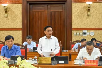 Thường trực Ban Bí thư Trần Cẩm Tú, Trưởng Ban Chỉ đạo chủ trì hội nghị. (Ảnh: DUY LINH)