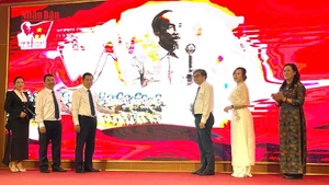 [Video] Hà Nội ra mắt nền tảng số “A80 - Tự hào Việt Nam”