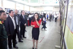 Trong không gian triển lãm.
