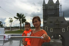 Người dân thích thú tìm tới đây để khám phá, chụp hình.