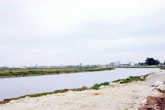 Bến sông Chợ Lâm, nơi có đền thờ ông hàng muối, sau trở thành Thành hoàng làng.