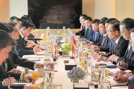 Cuộc gặp giữa Bộ trưởng Ngoại giao Lê Hoài Trung và người đồng cấp Thái Lan Sihasak Phuangketkeow.