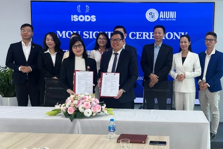 Lễ ký kết Biên bản ghi nhớ hợp tác giữa Công ty Cổ phần Học viện Công nghệ AIUNI và International Society of Data Scientists (ISODS).