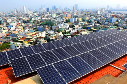 Dù EVN đã ban hành quy trình quản lý đối với điện mặt trời tự sản, tự tiêu, song việc triển khai trên thực tế và thủ tục còn nhiều vướng mắc. (Ảnh Ngọc Hà) 