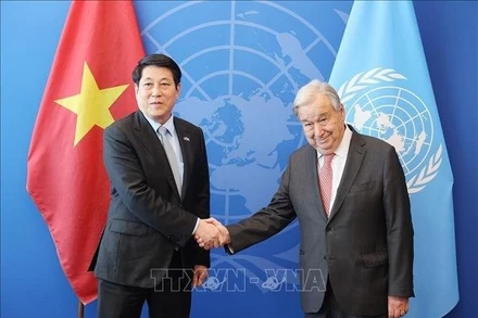 Chủ tịch nước Lương Cường gặp Tổng Thư ký Liên hợp quốc Antonio Guterres. (Ảnh TTXVN) 