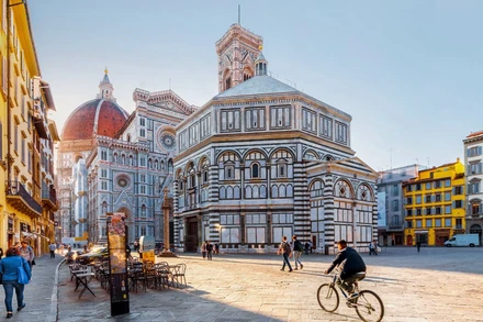 Nhà thờ chính tòa Florence với mái vòm gạch đỏ khổng lồ.