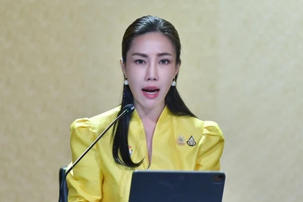 Phó phát ngôn viên Sasikarn Watthanachan thông tin về kết quả ngăn chặn lừa đảo trực tuyến. (Ảnh: Văn phòng Thủ tướng Thái Lan)