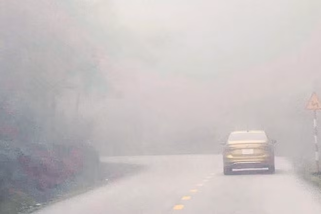 Sương mù dày đặc trên đèo Violăk là một trong những nguyên nhân liên tục xảy ra tai nạn giao thông.