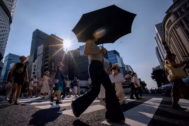 [Video] Kỷ lục 10 ngày nắng nóng cực đoan liên tiếp tại Tokyo, Nhật Bản