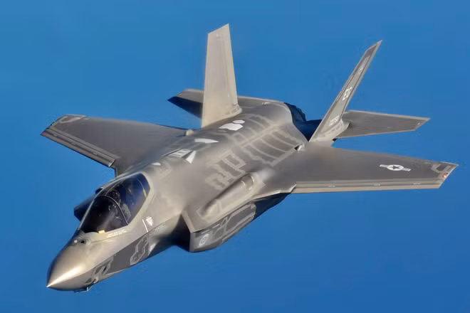 [Video] Mỹ cảnh báo can thiệp không phận Canada nếu thương vụ F-35 bị hủy