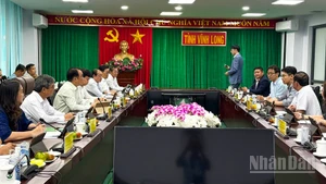 Quang cảnh buổi làm việc. 