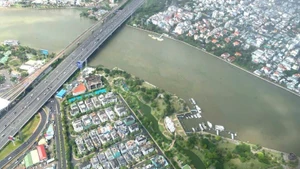 Giá trị bất động sản chỉ thực sự được tác động tích cực khi hưởng đòn bẩy tăng trưởng kinh tế địa phương và cải thiện môi trường đầu tư. (Ảnh: THU HÀ)