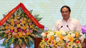 Bí thư Tỉnh ủy Lào Cai Trịnh Xuân Trường phát biểu tại hội nghị. (Ảnh: THANH SƠN)