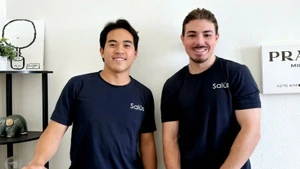 Doanh nhân trẻ Trung Trần và đồng sáng lập Kostas Nikolakopulos cùng tâm huyết với dự án Salus Health. (Ảnh: NHÂN VẬT CUNG CẤP)