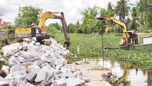 Nhà thầu thi công tuyến lộ giao thông nông thôn thuộc ấp Trung Đoàn, xã An Minh Bắc, huyện U Minh Thượng, tỉnh Kiên Giang
