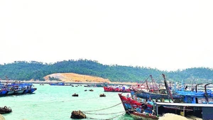 Khu hậu cần nghề cá bắc vịnh Bắc Bộ (Cảng cá Cô Tô) ở đặc khu Cô Tô.