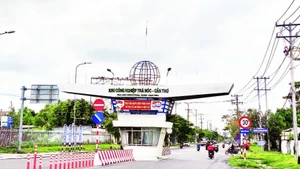 Khu công nghiệp Trà Nóc là một trong những khu công nghiệp có tốc độ thu hút đầu tư nhanh tại Cần Thơ.