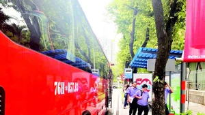 Xe đưa, rước công chức, viên chức, người lao động từ các nơi về Thành phố Hồ Chí Minh làm việc