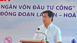 Thứ trưởng Xây dựng Nguyễn Tường Văn phát biểu tại buổi lễ. (Ảnh: ĐÌNH TĂNG)