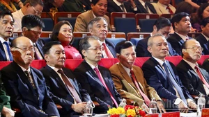 Đồng chí Trần Cẩm Tú, Thường trực Ban Bí thư cùng lãnh đạo các ban, bộ, ngành Trung ương dự buổi Lễ. (Ảnh: Nhóm PV)