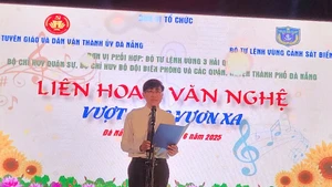 Trưởng Ban Tuyên giáo và Dân vận Thành ủy Đà Nẵng Trần Thắng Lợi phát biểu tại chương trình. (Ảnh: ĐÌNH TĂNG).