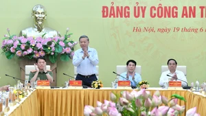 Tổng Bí thư Tô Lâm, Chủ tịch nước Lương Cường, Thủ tướng Chính phủ Phạm Minh Chính và Bộ trưởng Công an Lương Tam Quang chủ trì Hội nghị.