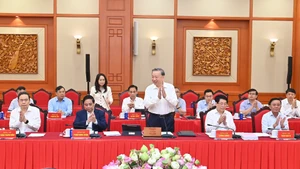 Tổng Bí thư Tô Lâm và các đồng chí lãnh đạo Đảng, Nhà nước chủ trì làm việc với Ban Thường vụ Thành ủy Hà Nội và Thành phố Hồ Chí Minh.