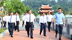Tổng Bí thư Tô Lâm đến dâng hương tưởng niệm Chủ tịch Hồ Chí Minh và các vị tiền bối cách mạng. 