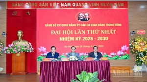 Đoàn Chủ tịch điều hành Đại hội.